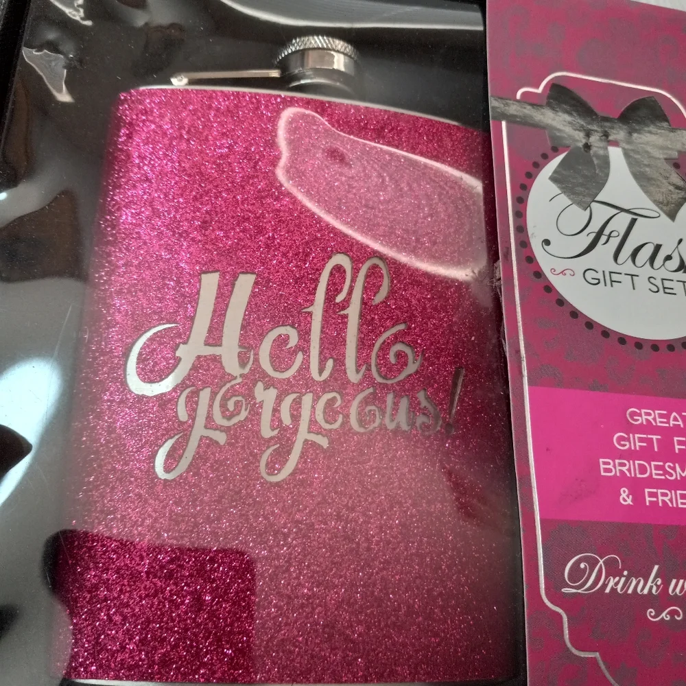 Hello Gorgeous Pink Glitter 4 Piece Flask Set